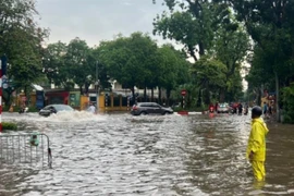 Một con phố ở Hà Nội ngập nặng sau cơn mưa chiều 29/5. (Ảnh: Phạm Kiên/TTXVN) 