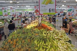 Tổ công tác có trách nhiệm kết nối cung cầu hàng hóa thiết yếu giữa các địa phương, đảm bảo đáp ứng nhu cầu của người dân trong vùng dịch. (Ảnh: Trần Việt/TTXVN) 