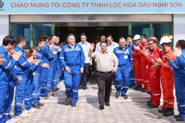 Thủ tướng Phạm Minh Chính thăm Nhà máy Lọc hóa dầu Nghi Sơn. (Ảnh: Dương Giang/TTXVN)
