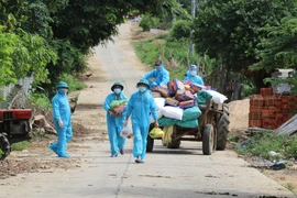 [Photo] Phú Yên: Vững lòng dân trong vùng tâm dịch Ea Trol