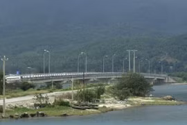 Cầu Lăng Cô, nơi xảy ra vụ hỗn chiến. (Nguồn: thanhnien.vn) 
