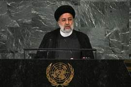 Tổng thống Iran Ebrahim Raisi phát biểu tại Khóa 77 Đại hội đồng LHQ ở New York, Mỹ ngày 21/9/2022. (Ảnh: AFP/TTXVN) 