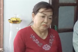 Đối tượng Trần Thị Nga bị bắt và khởi tố về hành vi cho vay lãi nặng. (Ảnh: TTXVN phát)