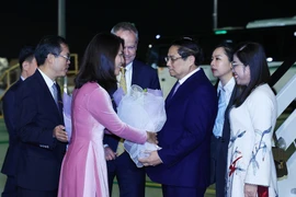Lễ đón Thủ tướng Phạm Minh Chính và Phu nhân tại Sân bay Melbourne (Australia). (Ảnh: Dương Giang/TTXVN)