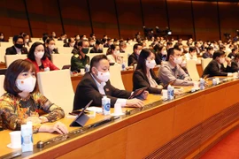 Các đại biểu Quốc hội biểu quyết thông qua Nghị quyết về Kế hoạch cơ cấu lại nền kinh tế giai đoạn 2021-2025. (Ảnh: Trọng Đức/TTXVN) 