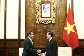 Chủ tịch nước Võ Văn Thưởng tiếp ông Andrew Goledzinowski, Đại sứ Australia tại Việt Nam. (Ảnh: Thống Nhất/TTXVN) 