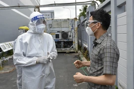 Phó Thủ tướng Vũ Đức Đam kiểm tra công tác chống dịch tại quận 7