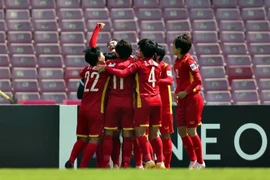 Niềm vui của cầu thủ nữ Việt Nam sau khi đoạt vé lịch sử dự vòng chung kết World Cup. (Ảnh: TTXVN/phát) 