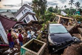 Cảnh đổ nát sau trận động đất tại Cianjur, Indonesia, ngày 22/11/2022. (Ảnh: AFP/TTXVN)
