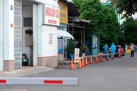 Từ ngày 3/6, Bệnh viện Đa khoa quận Gò Vấp tạm ngưng khám bệnh ngoại trú do có trường hợp dương tính với SARS-CoV-2 đến khám bệnh. (Ảnh: An Hiếu/TTXVN) 