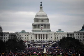 Người biểu tình tập trung tại khu vực tòa nhà Quốc hội Mỹ ở Washington, DC ngày 6/1/2021. (Ảnh: AFP/TTXVN)