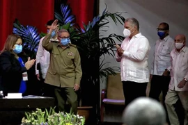 Bí thư Thứ nhất Đảng Cộng sản Cuba (PCC), Đại tướng Raúl Castro Ruz (thứ 2, trái, hàng trước) tại phiên khai mạc Đại hội Đảng Cộng sản Cuba ở La Habana, ngày 16/4/2021. (Nguồn: AFP/TTXVN)
