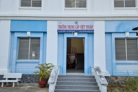 Trường Trung cấp Việt Thuận, nơi để xảy ra sự việc “nợ bằng” tốt nghiệp đại học của học viên kéo dài. (Ảnh: Nguyễn Thành/TTXVN)