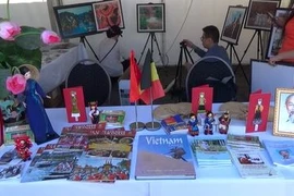 Gian hàng Việt Nam tại Lễ hội Manifiesta. (Nguồn: TTXVN)