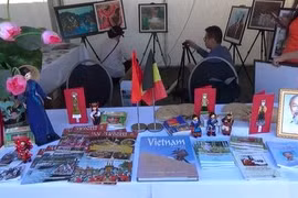 Gian hàng Việt Nam tại Lễ hội Manifiesta. (Nguồn: TTXVN)