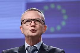 Người phát ngôn EC Eric Mamer phát biểu tại cuộc họp báo ở Brussels, Bỉ. (Ảnh: AFP/TTXVN) 