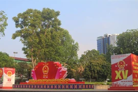 Các panô, bục biểu trưng tuyên truyền về ngày bầu cử Quốc hội, Hội đồng Nhân dân các cấp nhiệm kỳ 2021-2026 tại thành phố Cao Bằng, tỉnh Cao Bằng. (Ảnh: Chu Hiệu/TTXVN) 