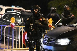 Cảnh sát phong tỏa hiện trường vụ nổ súng ở thủ đô Brussels, Bỉ tối 16/10/2023. (Ảnh: AA/TTXVN)