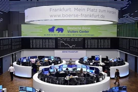 Giao dịch viên tại Sàn giao dịch chứng khoán Frankfurt, Đức. (Nguồn: THX/TTXVN) 