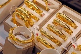 Vàng trang sức được bày bán tại một cửa hàng kinh doanh vàng Bảo Tín Minh Châu. (Ảnh: Trần Việt/TTXVN)