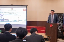 Đại sứ Việt Nam tại Nhật Bản Phạm Quang Hiệu thuyết trình về quan hệ hai nước trong thời gian qua. (Ảnh: Xuân Giao/TTXVN)