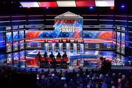 Các ứng cử viên đảng Dân chủ Mỹ tham gia cuộc tranh luận tại thành phố Las Vegas, bang Nevada ngày 19/2/2020. (Nguồn: AFP/TTXVN) 