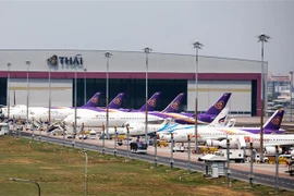 Máy bay đỗ tại sân bay Suvarnabhumi ở Bangkok, Thái Lan ngày 25/3/2020 trong bối cảnh dịch COVID-19 lan rộng. (Nguồn: AFP/TTXVN) 