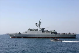 Tàu chiến của hải quân Iran tại Eo biển Hormuz. (Nguồn: AFP/TTXVN) 