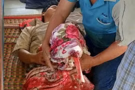 Nạn nhân được xác định là anh Huỳnh Văn Chí, 45 tuổi, quê ở huyện Ba Tri, tỉnh Bến Tre, bị tai nạn khi đang làm việc trên tàu cá mang số hiệu BT 98146. (Ảnh: TTXVN phát)