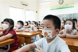 Học sinh tiểu học của Hà Nội học trực tiếp tại trường. (Ảnh: Thanh Tùng/TTXVN) 