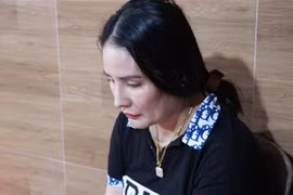 Đối tượng Sen bị bắt giữ. (Ảnh: TTXVN phát)