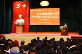 Bà Trương Thị Mai phát biểu chỉ đạo và khai giảng lớp học. (Ảnh: Văn Điệp/TTXVN)