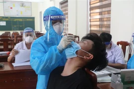 Xét nghiệm COVID-19. (Ảnh: Bích Huệ/TTXVN) 