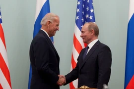 Tổng thống Vladimir Putin (phải) và Tổng thống Joe Biden. (Nguồn: themoscowtimes.com) 