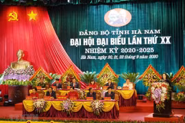 Đoàn chủ tịch Đại hội đại biểu Đảng bộ tỉnh Hà Nam lần thứ XX, nhiệm kỳ 2020-2025. (Ảnh Đại Nghĩa/TTXVN) 