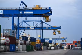 Cảng hàng hóa ở Duisburg, Đức. (Ảnh: AFP/TTXVN)