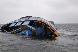 Việc di chuyển bằng đường sông trên các hồ cũng như trên sông Congo và các phụ lưu của sông này là rất phổ biến tại Cộng hòa Dân chủ Congo, quốc gia rộng lớn ở Trung Phi nhưng hệ thống đường bộ chưa phát triển. (Nguồn: Myrepublica)