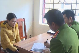 Đối tượng Lê Thị Liên tại cơ quan công an. (Ảnh: Trịnh Duy Hưng/TTXVN)