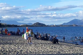 Tour ngắn ngày, đi về trong ngày khởi hành từ Thành phố Hồ Chí Minh có sức mua tăng dần trong những ngày đầu tháng Tư. (Ảnh: Nguyễn Thành/TTXVN) 