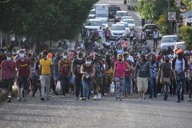 Người di cư tại khu vực Tapachula, bang Chiapas, miền nam Mexico, trong hành trình tới Mỹ ngày 4/9/2021. (Ảnh: THX/ TTXVN) 