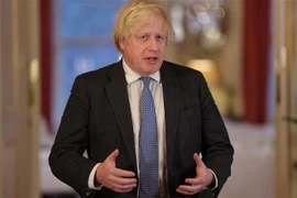 Thủ tướng Anh Boris Johnson phát biểu tại London, Anh, ngày 21/12/2021. (Ảnh: THX/TTXVN) 