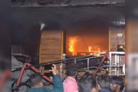 Hiện trường vụ hỏa hoạn tại một bệnh viện tư nhân ở Dindigul, Tamil Nadu, Ấn Độ. (Nguồn: PTI)