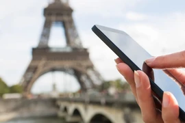 Google Translate cho phép người dùng quét hình ảnh biển báo hoặc menu và dịch theo thời gian thực sang ngôn ngữ mong muốn. (Nguồn: Getty Images)