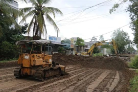 Dự án mở rộng đường Phạm Hữu Lầu, thành phố Cao Lãnh với tổng vốn đầu tư hơn 82 tỷ đồng. (Ảnh: Nguyễn Văn Trí/TTXVN) 