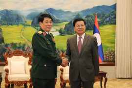 Tổng Bí thư, Chủ tịch nước Lào Thongloun Sisoulith tiếp Đại tướng Lương Cường cùng đoàn đến chào xã giao tại Văn phòng Trung ương Đảng Nhân dân Cách mạng Lào ở thủ đô Vientiane. (Ảnh: Phạm Kiên/TTXVN) 