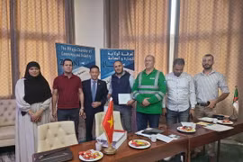 Buổi làm việc giữa đoàn công tác của Đại sứ quán Việt Nam tại Algeria vớiPhòng Thương mại và Công nghiệp (CCI) Biskra và đại diện một số doanh nghiệpcủa tỉnh. (Ảnh: Trung Khánh/Vietnam+)