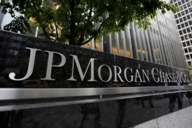 Quang cảnh bên ngoài trụ sở Công ty dịch vụ tài chính Mỹ JP Morgan Chase ở New York. (Ảnh: Reuters/TTXVN)