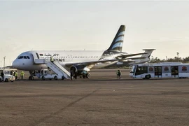 Máy bay đỗ tại sân bay quốc tế Mitiga, phía đông Tripoli. (Nguồn: AFP/TTXVN) 