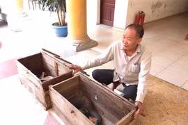 Đối tượng Hoàng Văn Dần tại cơ quan công an. (Ảnh: Lục Canh/TTXVN phát) 