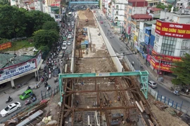 Hình ảnh các 'lô cốt' nằm giữa lòng đường Thủ đô Hà Nội